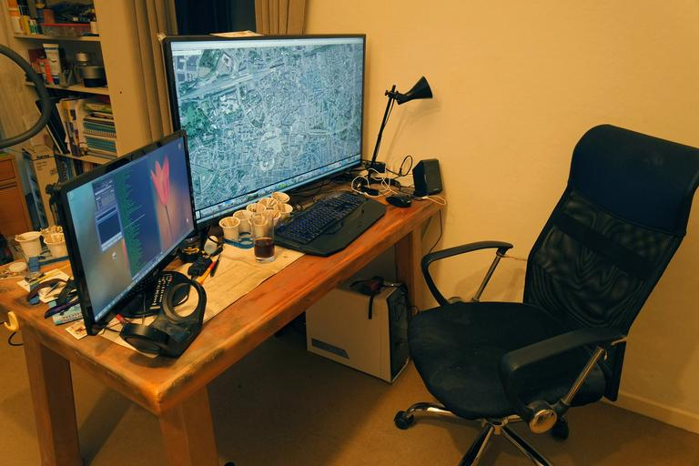 gaming monitor vs tv for ps5